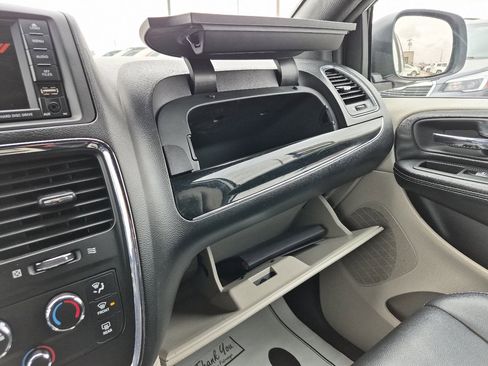 Used 2019 Dodge Grand Caravan SXT image 22