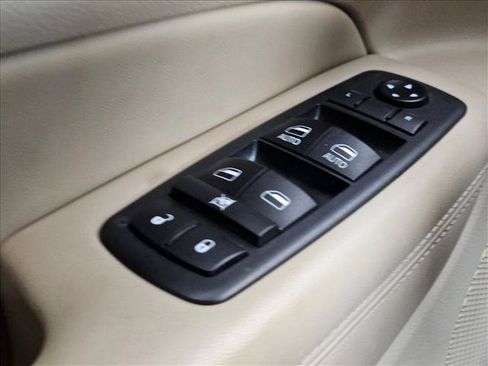 Used 2019 Jeep Grand Cherokee Laredo RWD image 25