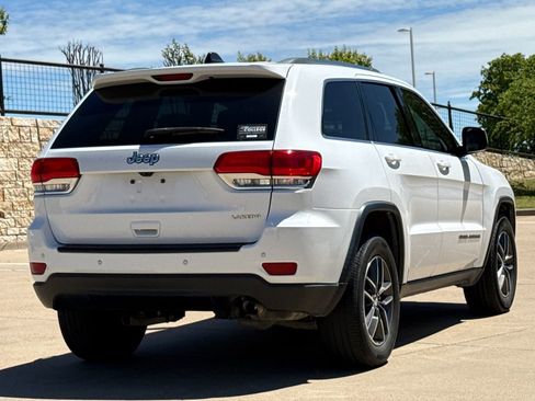 Used 2018 Jeep Grand Cherokee Laredo image 8