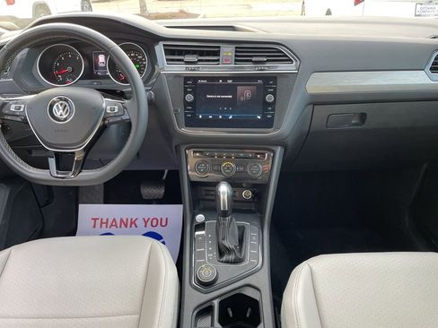 Used 2021 Volkswagen Tiguan SE w/ Panoramic Sunroof Package image 12