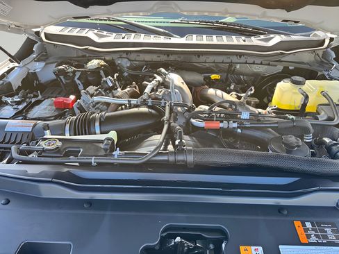 Used 2024 Ford F350 Platinum w/ FX4 Off-Road Package AWD/4WD image 34