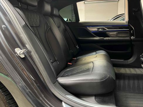 Used 2018 BMW 750i RWD image 38