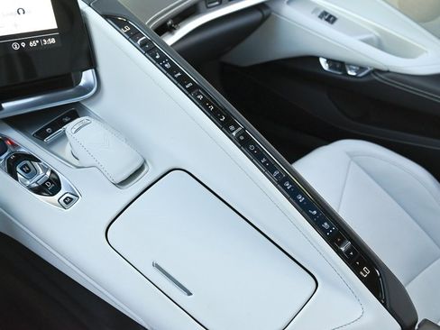 Used 2021 Chevrolet Corvette Stingray Preferred Cpe w/ Engine Appearance Package image 23