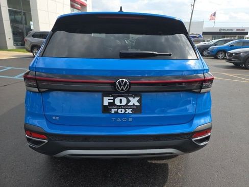 Used 2025 Volkswagen Taos SE image 6