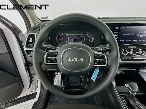 Used 2023 Kia Sorento LX FWD image 14