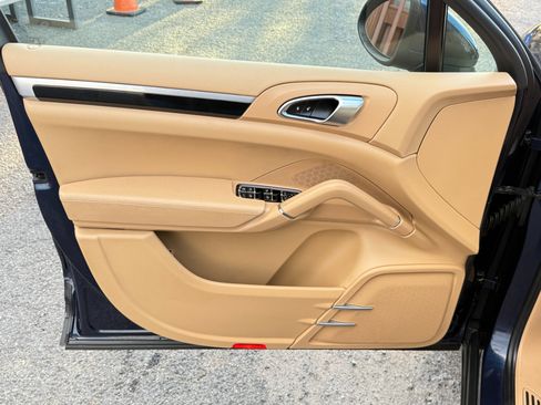 Used 2012 Porsche Cayenne image 17