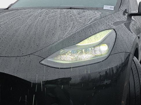 Used 2024 Tesla Model Y Performance image 36