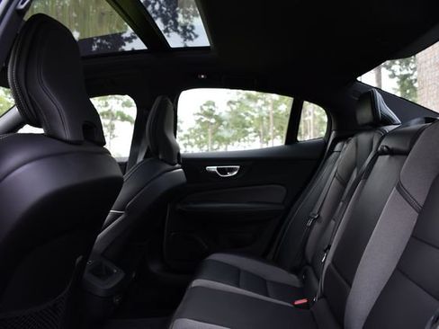 Used 2024 Volvo S60 B5 Plus w/ Climate Package AWD/4WD image 22