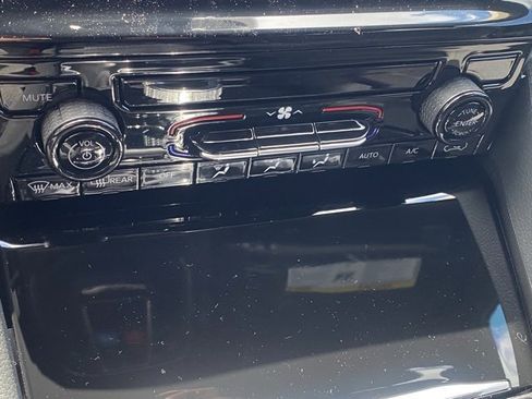 New 2025 Jeep Grand Cherokee L Laredo image 22