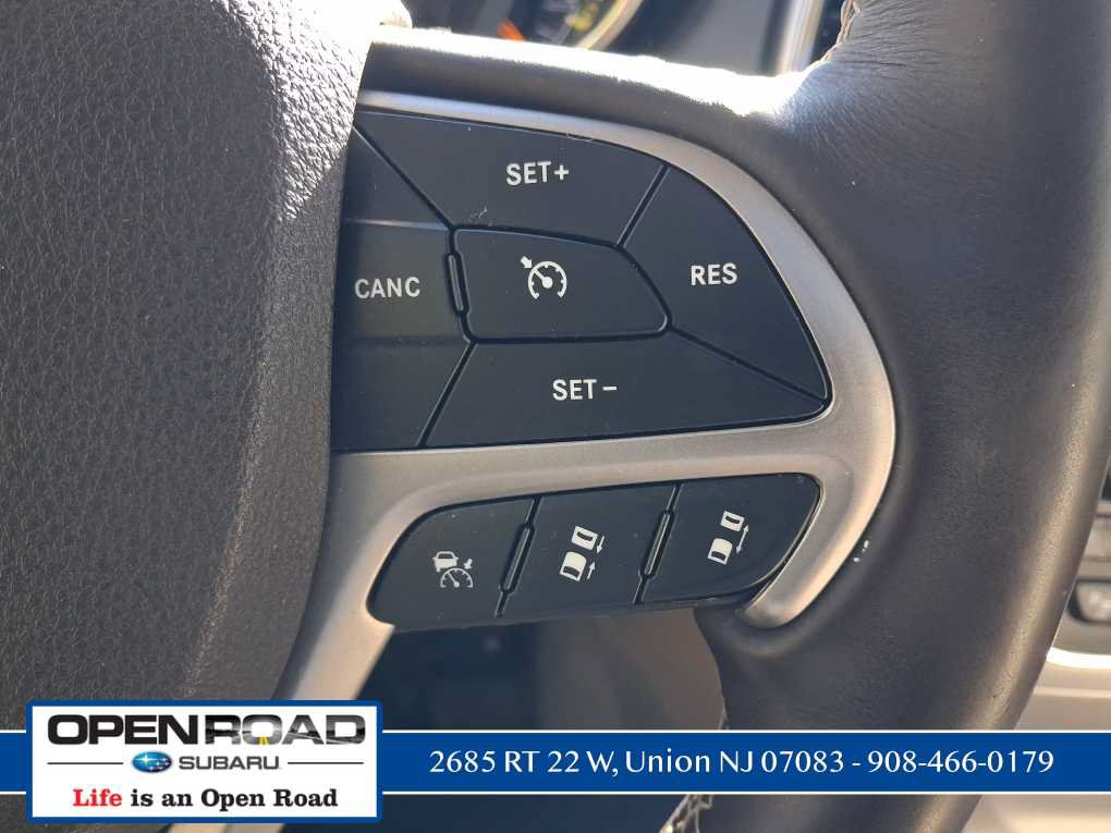 Used 2018 Jeep Grand Cherokee Overland AWD/4WD image 31