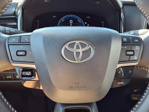 Used 2025 Toyota Camry SE image 19