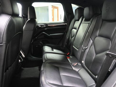 Used 2018 Porsche Cayenne Platinum Edition image 15