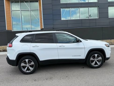 Used 2022 Jeep Cherokee Limited AWD/4WD image 2
