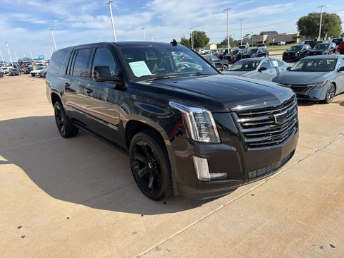 Used 2019 Cadillac Escalade ESV Platinum w/ Escalade Sport Edition AWD/4WD image 7