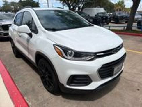 Used 2021 Chevrolet Trax LT w/ Sport Edition FWD image 1