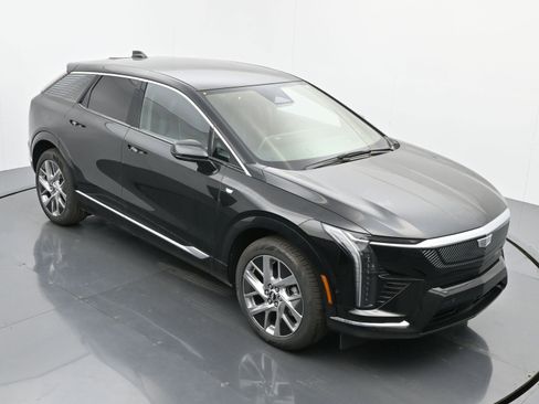 New 2025 Cadillac Optiq Luxury 2 w/ LPO, Floor Liner Package image 29