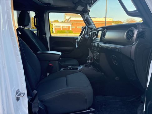 Used 2021 Jeep Wrangler Unlimited Sport image 19