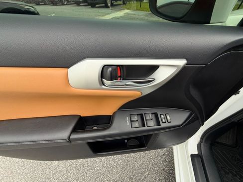 Used 2012 Lexus CT 200h Premium w/ Premium Audio Pkg FWD image 9