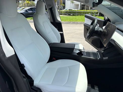 Used 2022 Tesla Model Y Performance AWD/4WD image 19