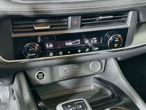 Used 2023 Nissan Rogue SV FWD image 23