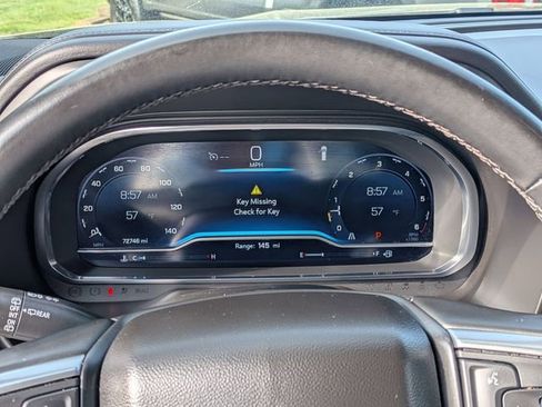 Used 2024 Chevrolet Suburban LT RWD image 19