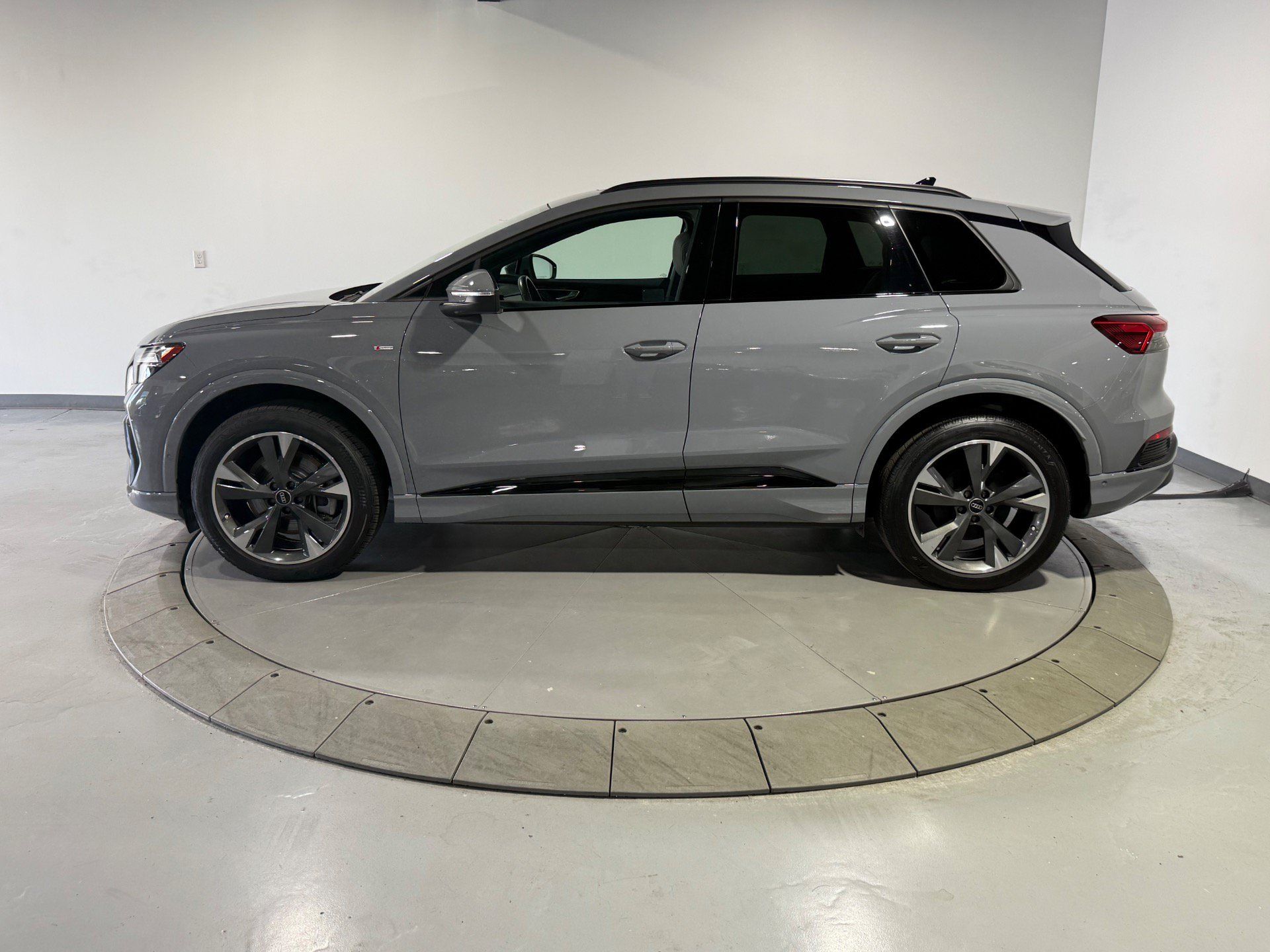 Used 2023 Audi Q4 e-tron Premium Plus w/ Premium Plus AWD/4WD image 12