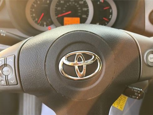 Used 2012 Toyota RAV4 4WD image 15