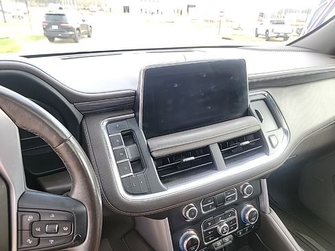 Used 2022 GMC Yukon XL SLT w/ SLT Premium Package image 2