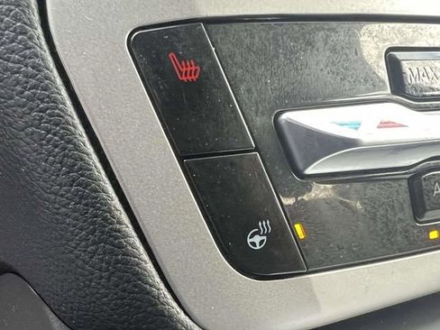 Used 2022 Ford Explorer XLT w/ Equipment Group 202A image 31