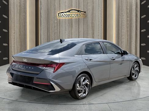 Used 2025 Hyundai Elantra SEL FWD image 6