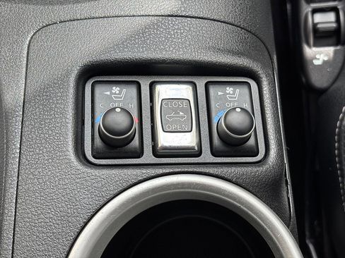 Used 2013 Nissan 370Z Touring w/ Sport Pkg RWD image 28