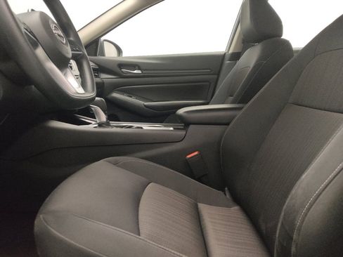 Used 2024 Nissan Altima 2.5 SV FWD image 17