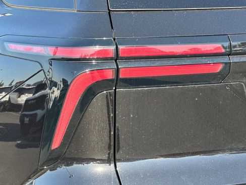 Used 2026 Chevrolet Traverse LT w/ Midnight/Sport Edition image 44