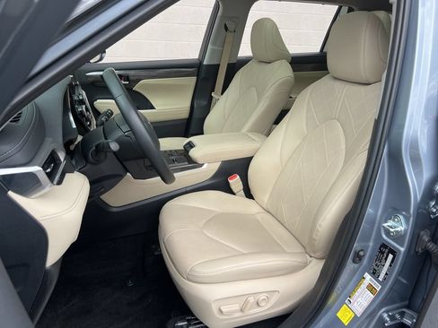 Used 2024 Toyota Highlander Platinum AWD/4WD image 22