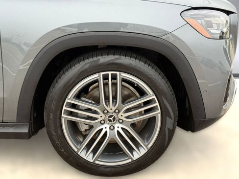 Used 2024 Mercedes-Benz GLS 450 4MATIC image 11