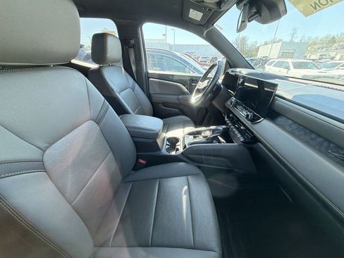 Used 2023 Chevrolet Colorado ZR2 w/ ZR2 Convenience Package III image 18