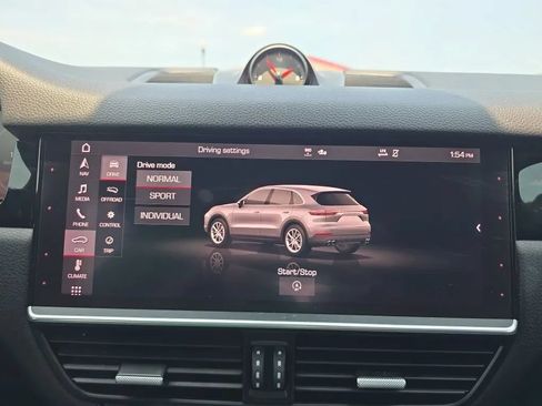 Used 2020 Porsche Cayenne AWD/4WD image 30