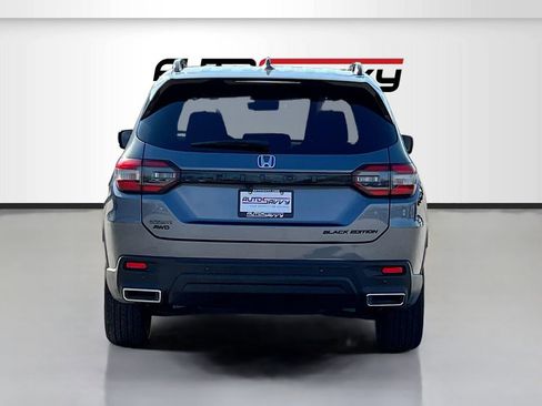 Used 2025 Honda Pilot Black Edition image 6