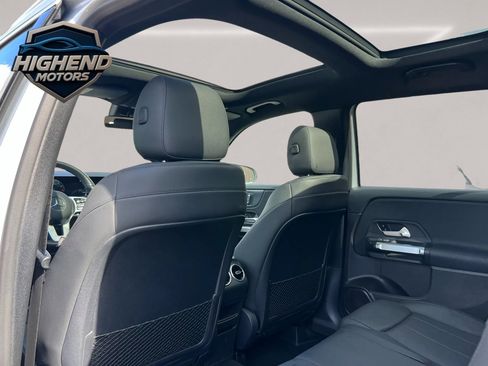 Used 2020 Mercedes-Benz GLB 250 4MATIC w/ Premium Package image 17