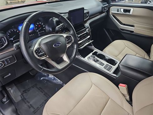Used 2022 Ford Explorer Limited image 16