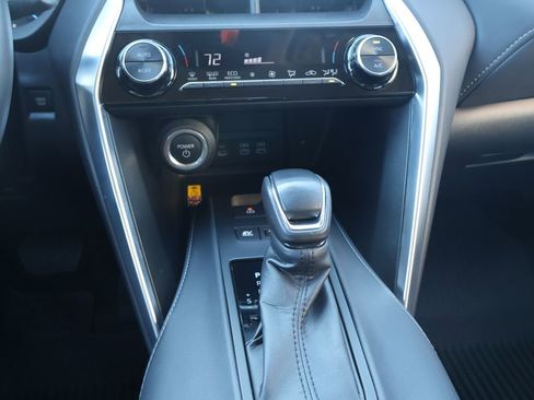 Used 2024 Toyota Venza LE image 17