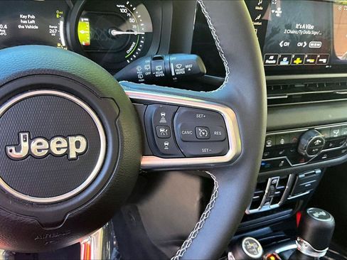 Certified 2025 Jeep Wrangler Unlimited Sahara AWD/4WD image 19