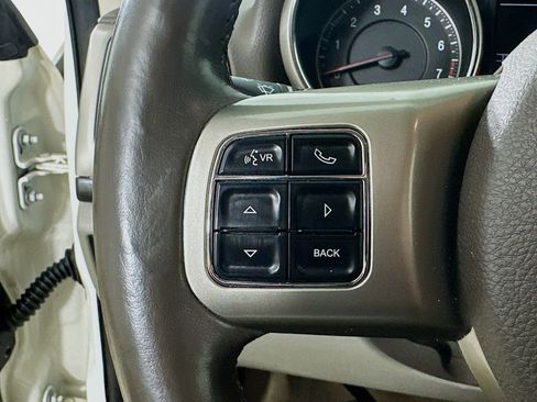 Used 2011 Jeep Grand Cherokee Laredo AWD/4WD image 12