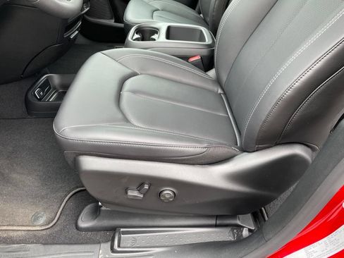 New 2026 Chrysler Pacifica Select AWD/4WD image 11