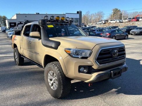 Used 2018 Toyota Tacoma SR5 image 3
