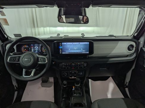 Used 2026 Jeep Wrangler Unlimited Sahara image 12