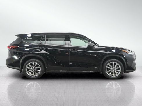 Used 2025 Toyota Highlander Limited AWD/4WD image 6
