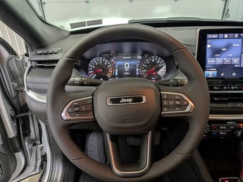 Used 2026 Jeep Compass Limited AWD/4WD image 16