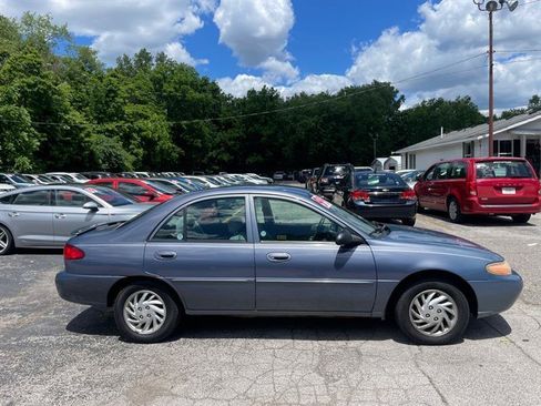 Used 1999 Ford Escort SE FWD image 4