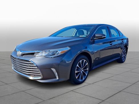 Used 2017 Toyota Avalon XLE image 4